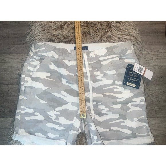 Democracy  New women’s camouflage high rise “ab” leisure shorts - Picture 3 of 10